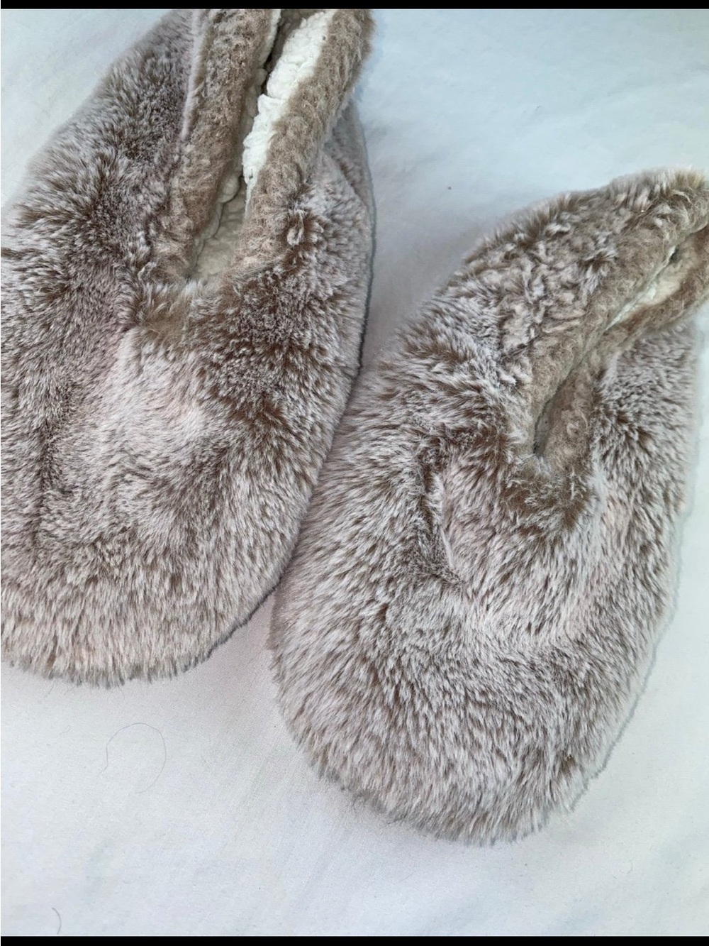 Fuzzy slippers - Picture 2 of 5